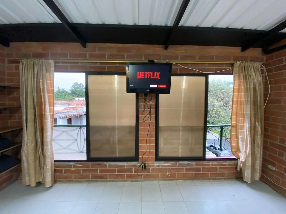 Habitaciones En Casa Ithaca En Floresta - Santa Lucia Medellín Appartamento