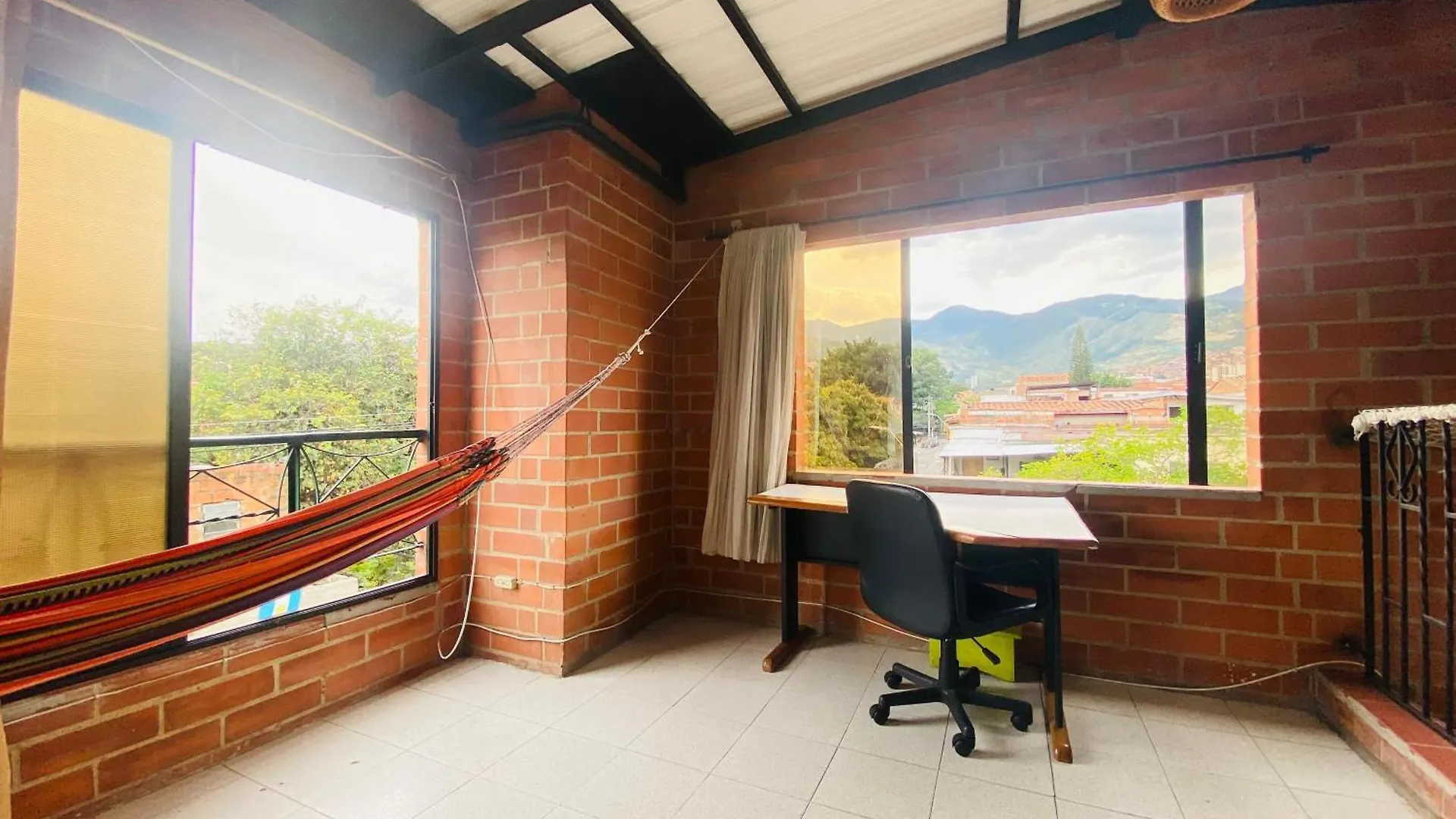 Habitaciones En Casa Ithaca En Floresta - Santa Lucia Medellín