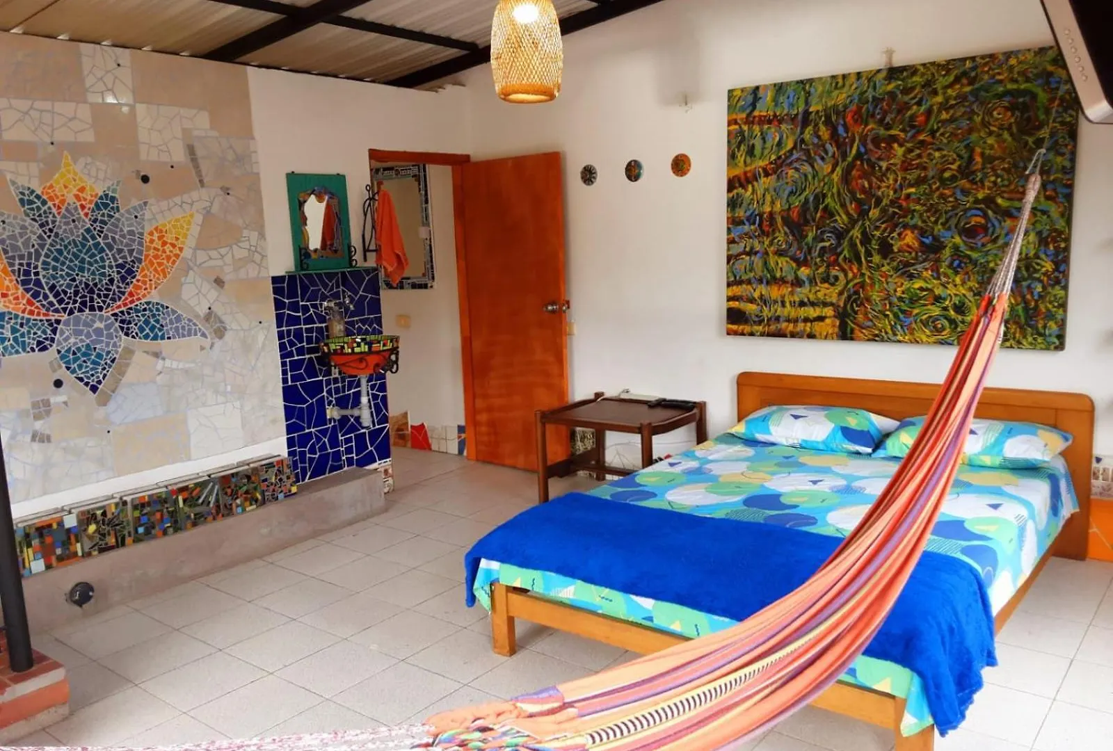 Habitaciones En Casa Ithaca En Floresta - Santa Lucia Medellín 0*,